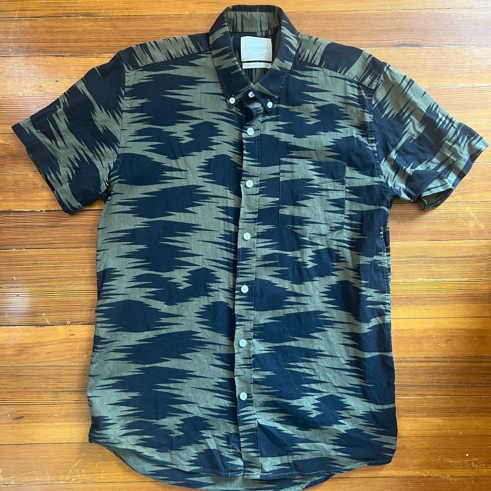 Saturdays Surf Short Sleeve Button Down Jungle Pattern Size M
